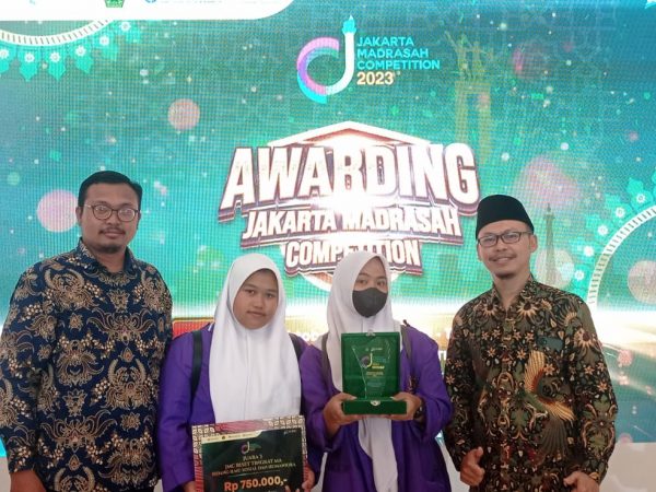 Tim Riset “Tunas Peneliti Muda” MA Al Wathoniyah 43, Sabet Juara di JMC Riset 2023