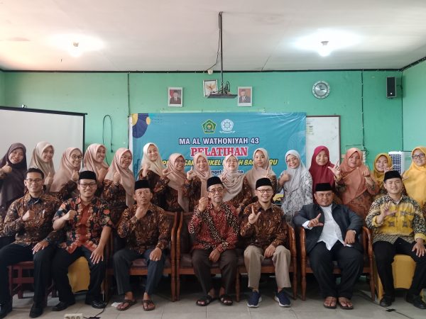 Pelatihan Penulisan Artikel Ilmiah untuk Memperkaya Semangat Literasi Guru